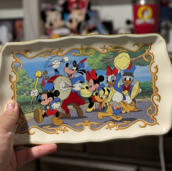 Disney 5 x 10 porcelain tray - Picture 2 of 4